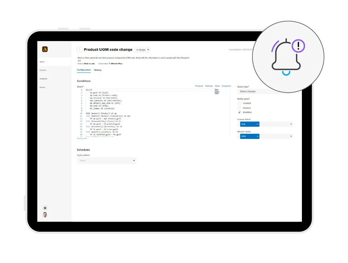 Manufacturo UIには、SQLクエリと構成オプションが表示された「製品UOMコード変更」アラートが表示されています。右側には感嘆符付きのベルアイコンが強調表示されています。